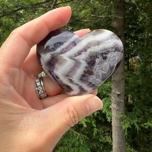 Dream Amethyst (c) heart with acrylic stand | crystal